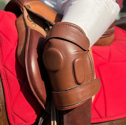 Polo Renoir polo knee guards in brown premium padded leather with three adjustable Velcro straps